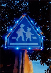 自発光式横断歩道標識02.jpg