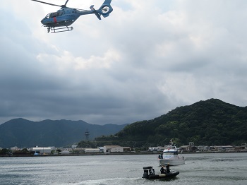 ヘリによる追跡