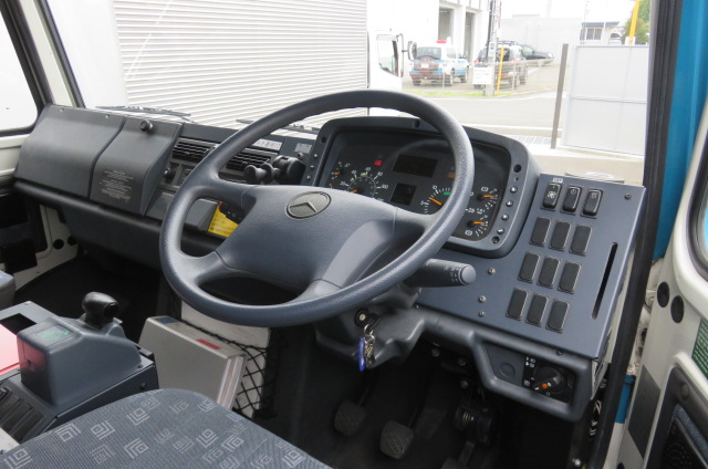 高性能救助車（運転席）
