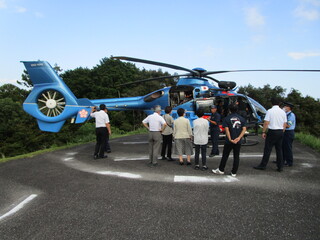 警察用航空機（ヘリ）視察