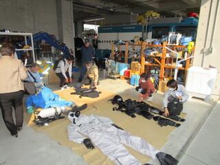 機動隊装備品の視察