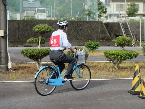 前かごに重量物を入れての運転体験