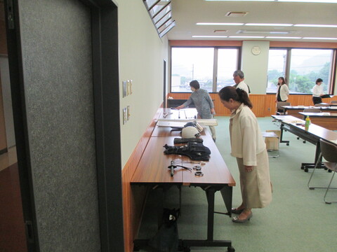 警察装備品の見学状況