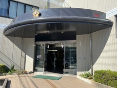 ２