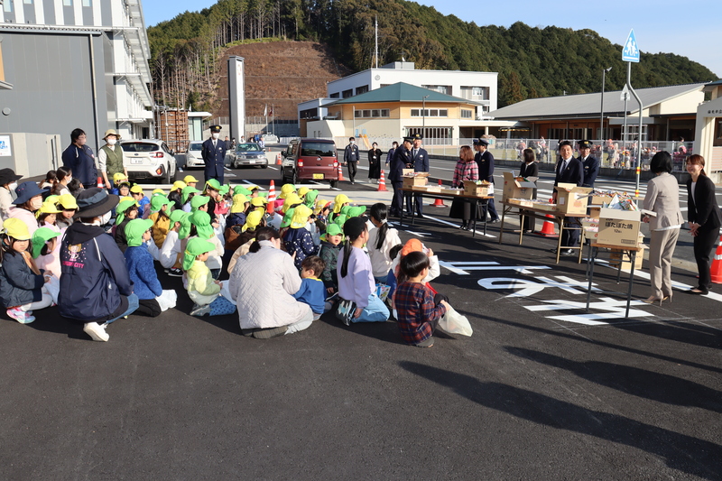 こども餅投げ