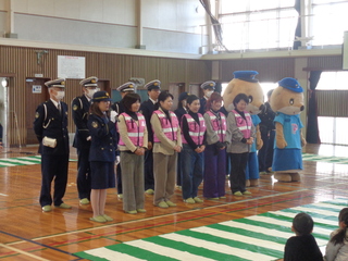 『笑顔を未来へ繋ぐ会』と高知南警察署員