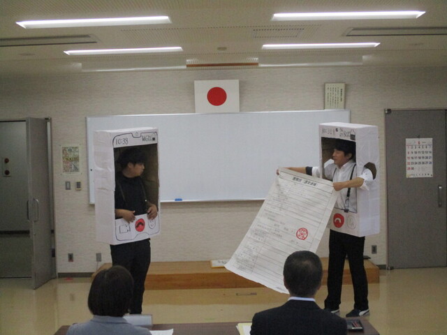 「劇団おまわり」による特殊詐欺被害の予防啓発演劇の様子