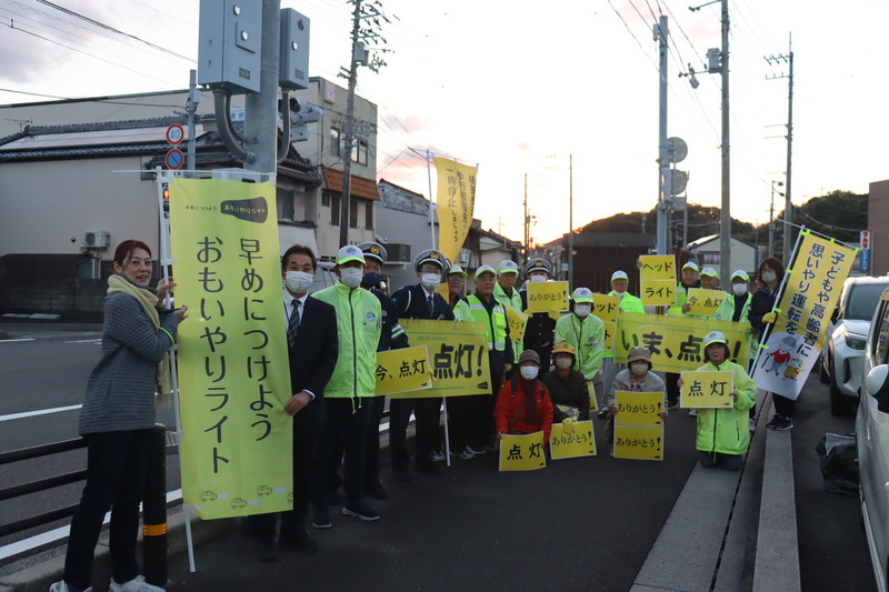 御協力いただいた皆様と警察官の集合写真
