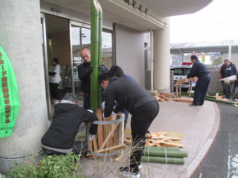 門松作製の様子
