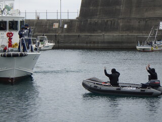 海上保安部による不審船の追跡・制圧の様子