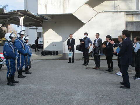白バイ隊員による展示走行 白バイ隊員による展示走行