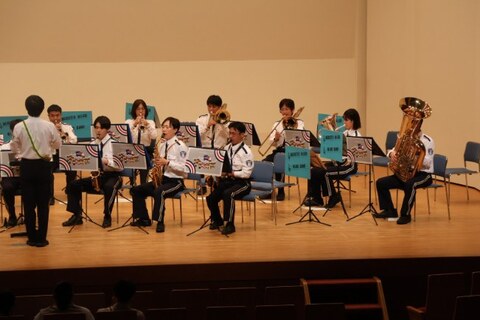 高知県警察音楽隊演奏の様子